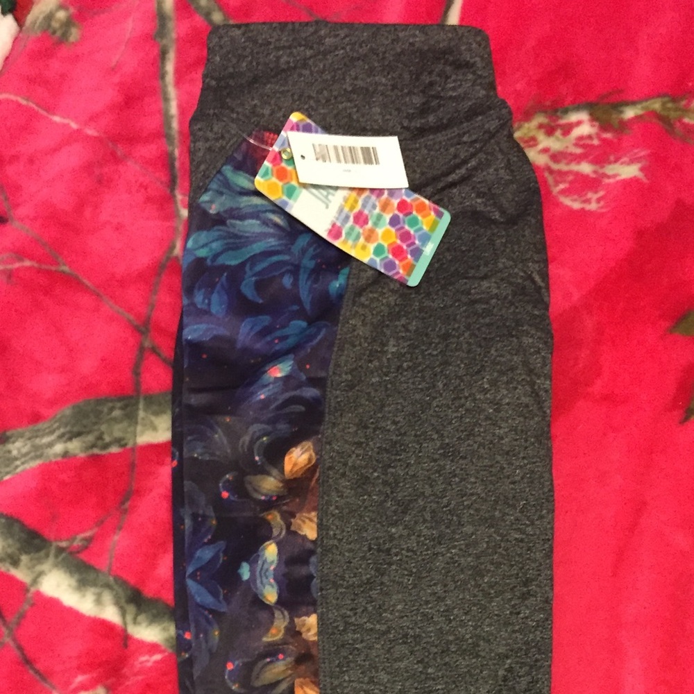 Lularoe Jade cropped workout capris pants